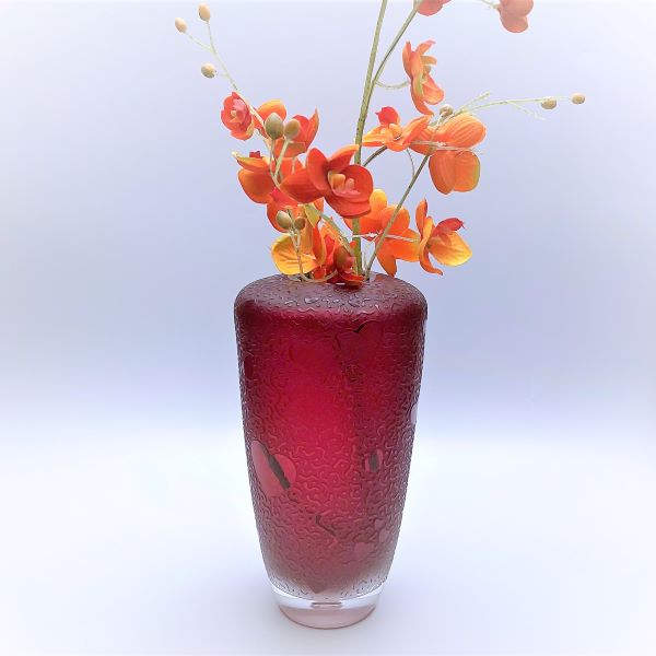 Red-handblown-glass-vase-with-sandblasted-hearts-abound-design-side-view-with-flowers 