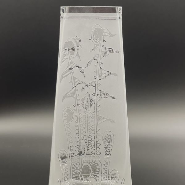 Clear Glass Vase with sandblasted fern design closeup view - Its A Blast Glass Gallery Tucson