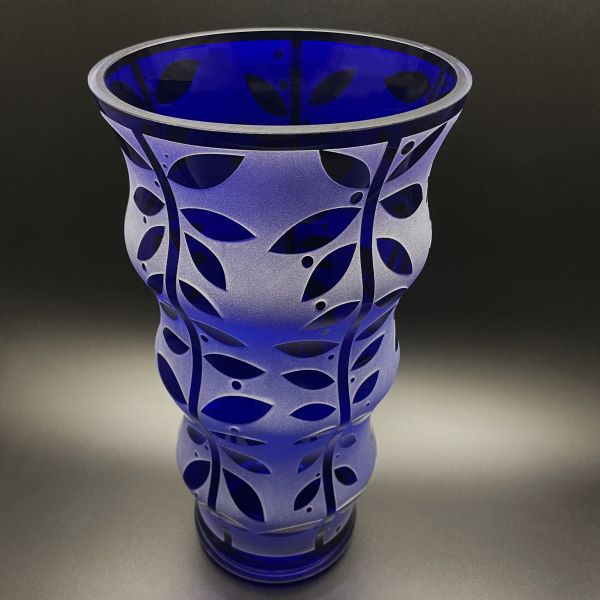 Cobalt blue ribbed glass vase with Leaf it to you design top view