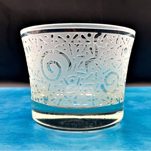 Small-snack-blown-glass-bowl-with-sandblasted-spiral-millennium-design-side-view
