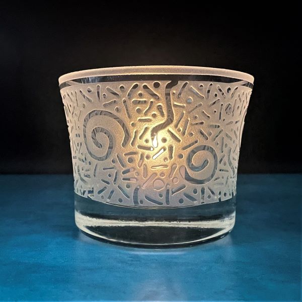 Small-snack-blown-glass-bowl-with-sandblasted-spiral-millennium-design-side-view-with-candle