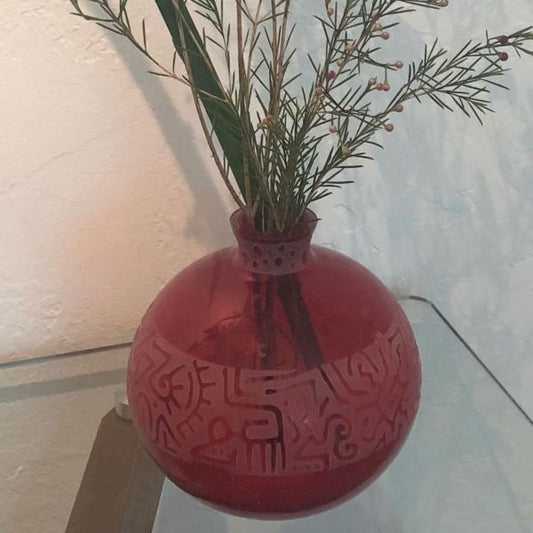 Red-round-vase-with-sandblasted-Geo-Abstract-design-with-flowers