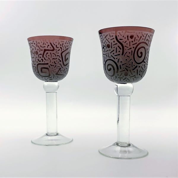 Amethyst-hand-blown-wine-glass-with-sandblasted-Sprial-and-Square-Millenium-design-side-view